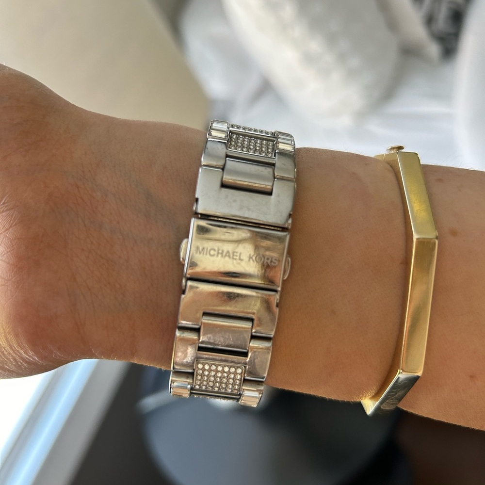 Watch - Picture 2 of 3